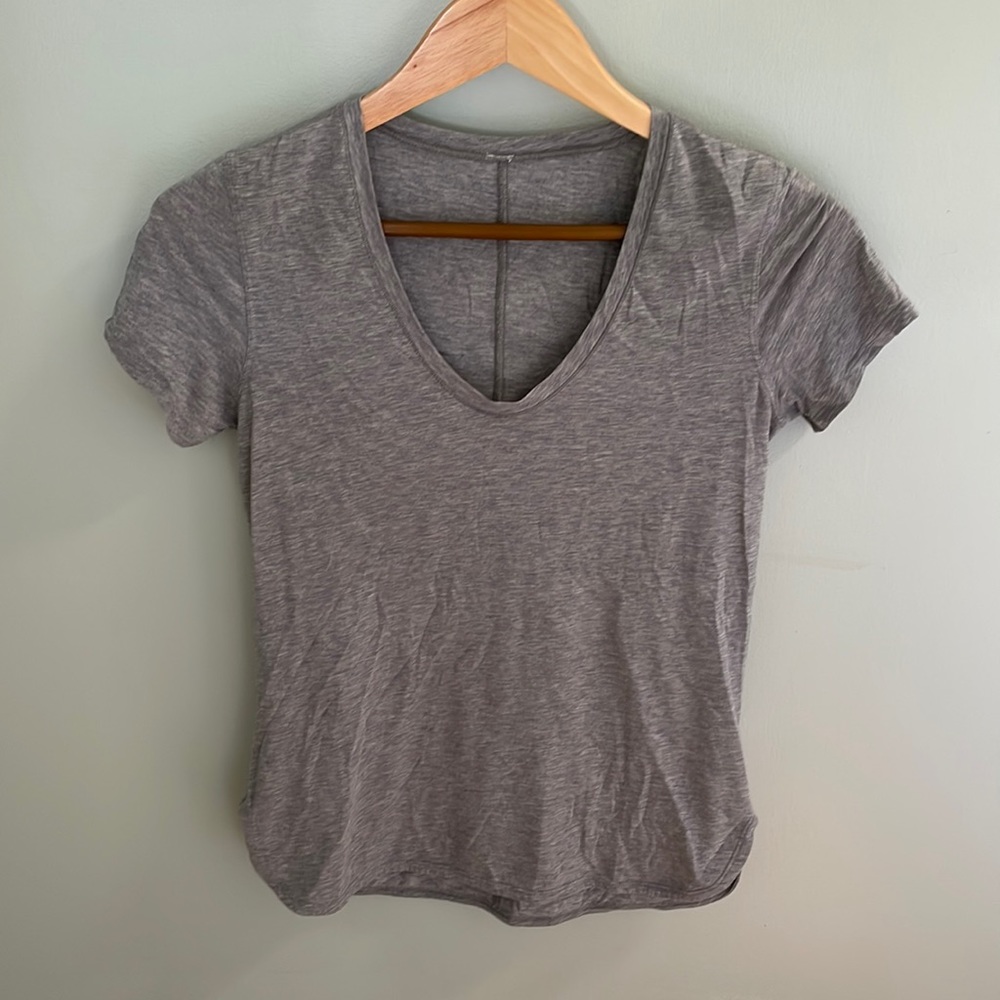 lululemon tee